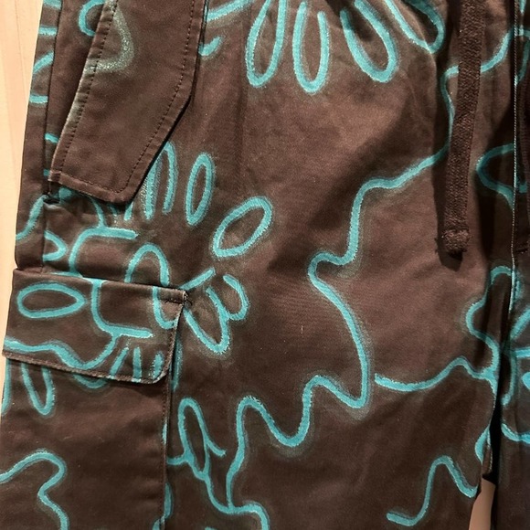 Cristina Martinez Gender Inclusive Print Cargo Shorts I - Picture 11 of 13